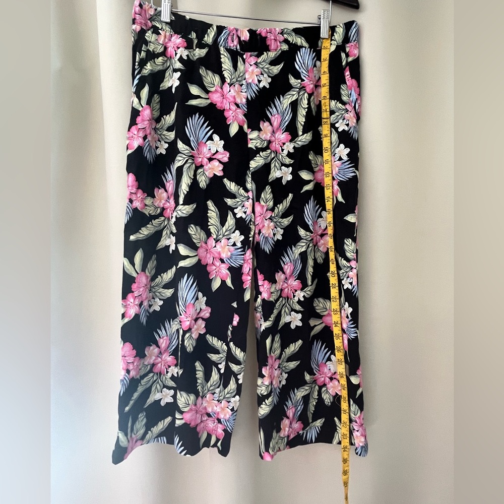 Caribbean Joe & Company floral wide-legged crop pants size Large